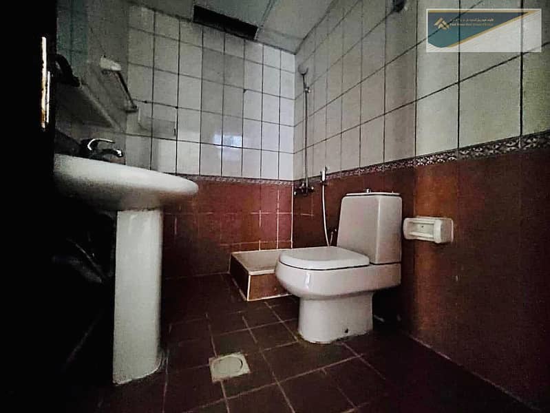 12 0b08fe39-8515-47bd-83ea-5a3a54a8c6c6. jpeg