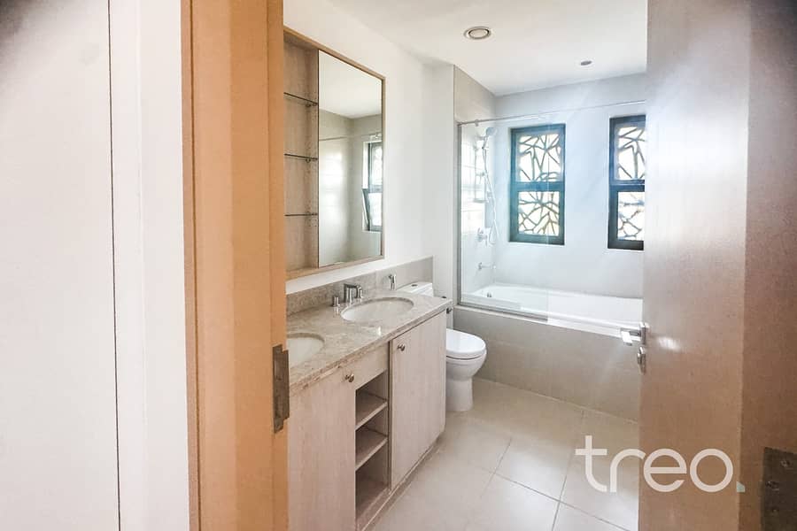 8 Type H - en Suite . jpg