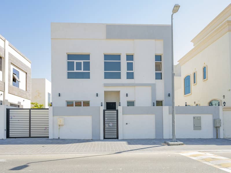 Spacious 5-Bedroom Villa | Prime Location | Easy Access to Dubai Spacious 5-Bedroom Villa | Prime Location | Easy Access to Dubai