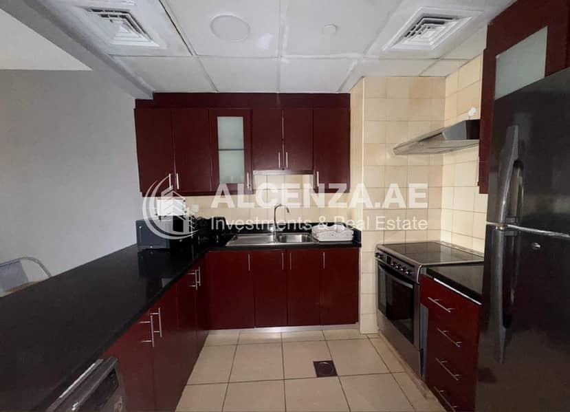Private Balcony | Fitted Kitchen Community View – pohled 4