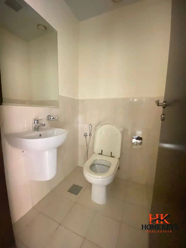 6 guest washroom. jpg