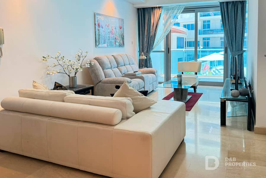 FULLY RENEWED l STUNNING VIEW l LUXURY LIVING FULLY RENEWED l STUNNING VIEW l LUXURY LIVING
