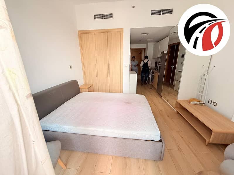 9 7941d540-f04e-4fe5-8c0d-768f186b17e3. jpeg