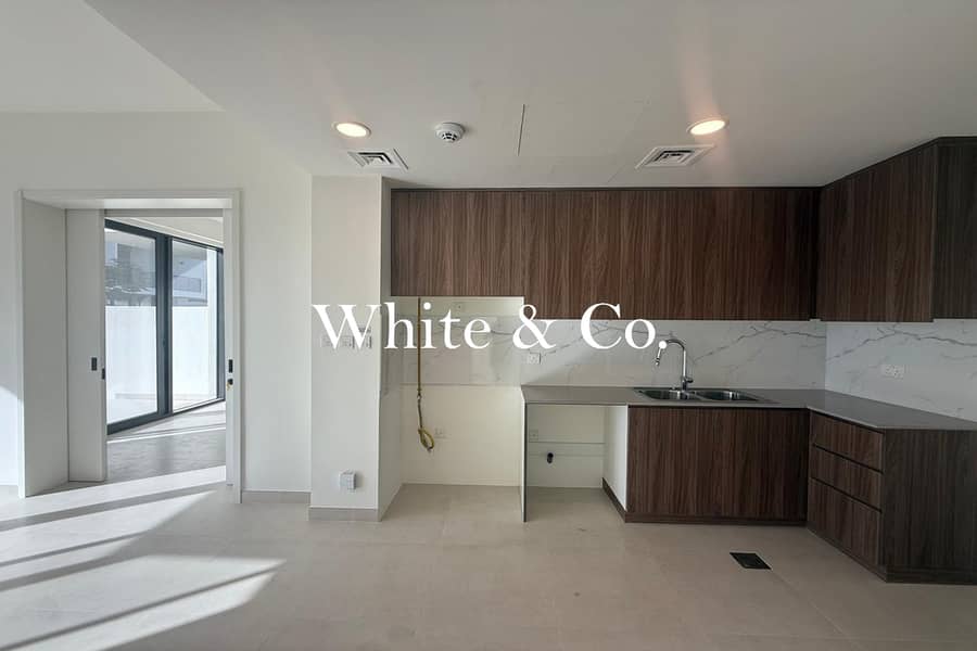 Pool & Park backing | 4 Bedroom | Vacant Pool & Park backing | 4 Bedroom | Vacant