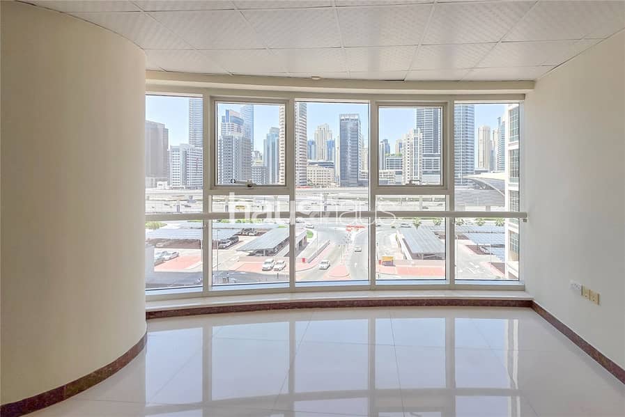 Unfurnished | Close To Metro | Vacant Now Unfurnished | Close To Metro | Vacant Now