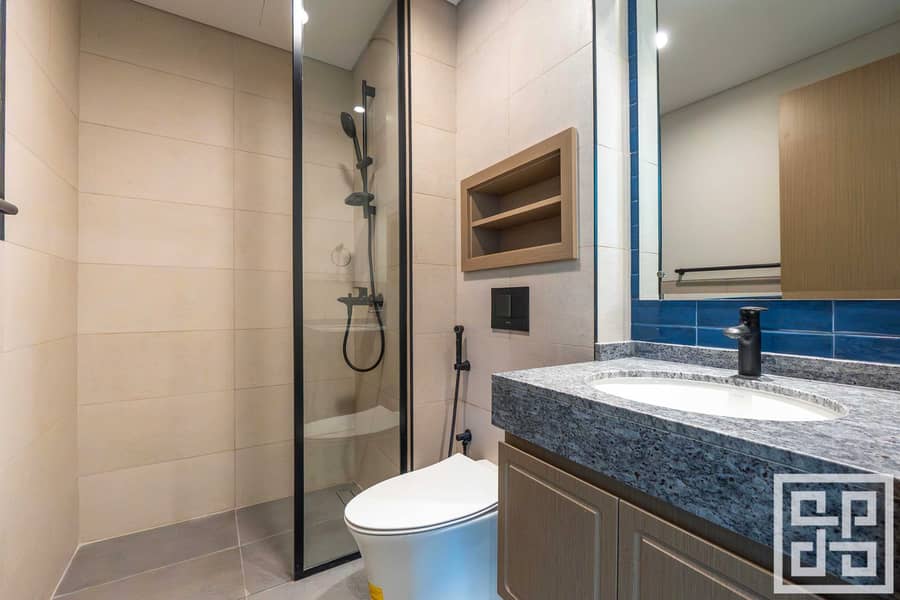 12 14 - Master En-Suite Bathroom. jpg