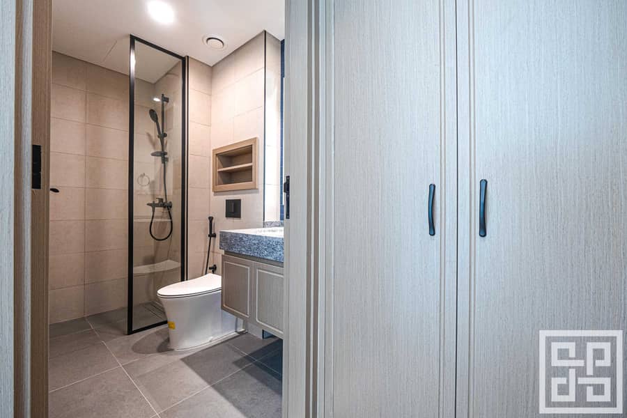 27 29 - Bathroom (En-Suite). jpg