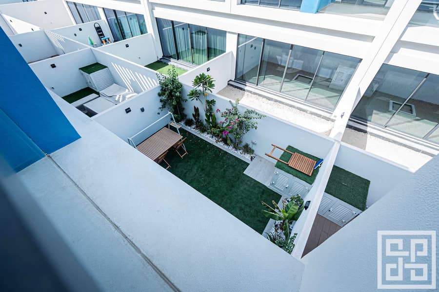 30 33 - Garden (Aerial). jpg