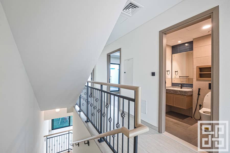 39 42 - Upper Floor Landing. jpg