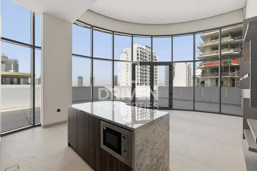 Elegant Unit with Huge Terrace | Prime Location Elegant Unit with Huge Terrace | Prime Location