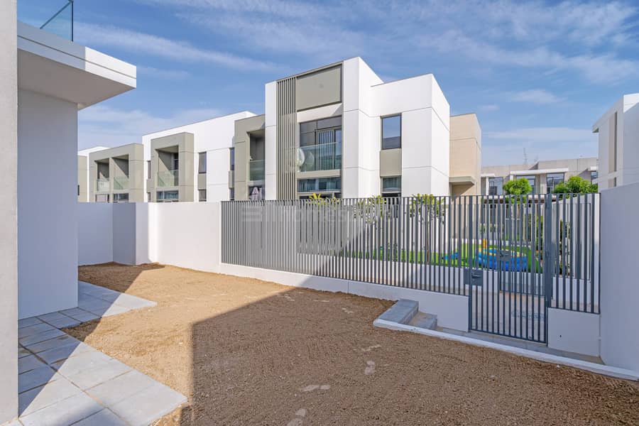 Elegant 4BR I Corner Townhouse | Prime Community Elegant 4BR I Corner Townhouse | Prime Community