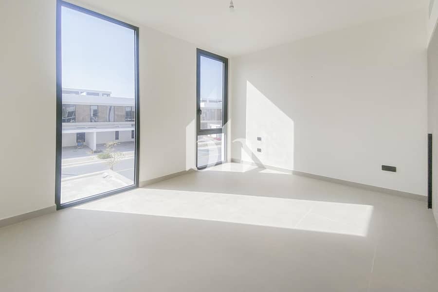 8 Image 0