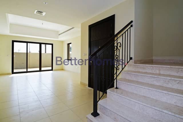 3 Bedrooms Villa in  Reem