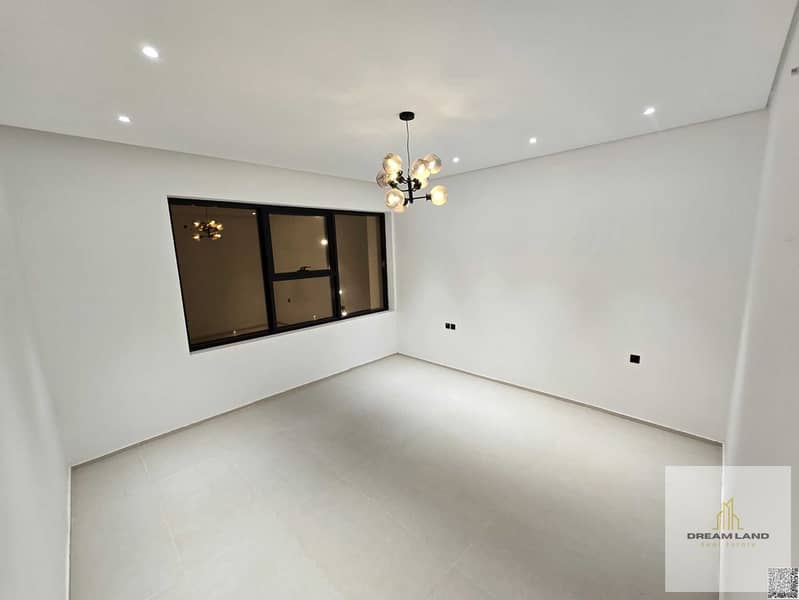 8 batch_20251021_185601. jpg