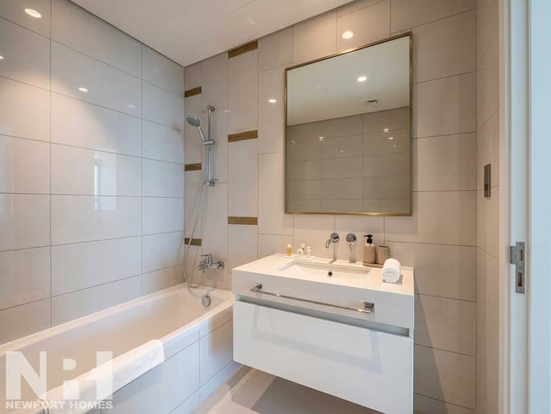 16 15-Bathroom-Tub. jpg