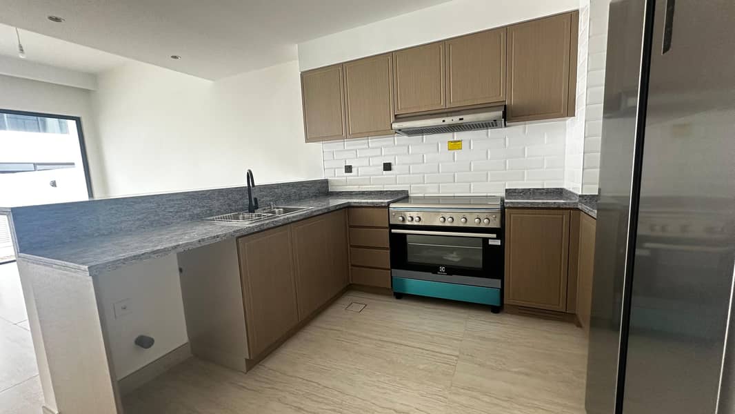 3 kitchen. jpeg