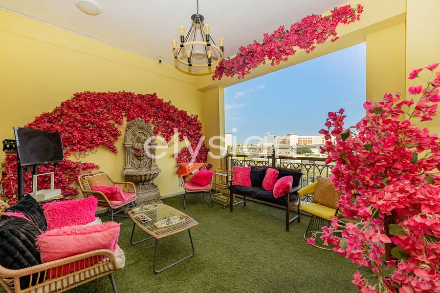 Sunset Facing | Partially Upgraded | Spacious Sunset Facing | Partially Upgraded | Spacious
