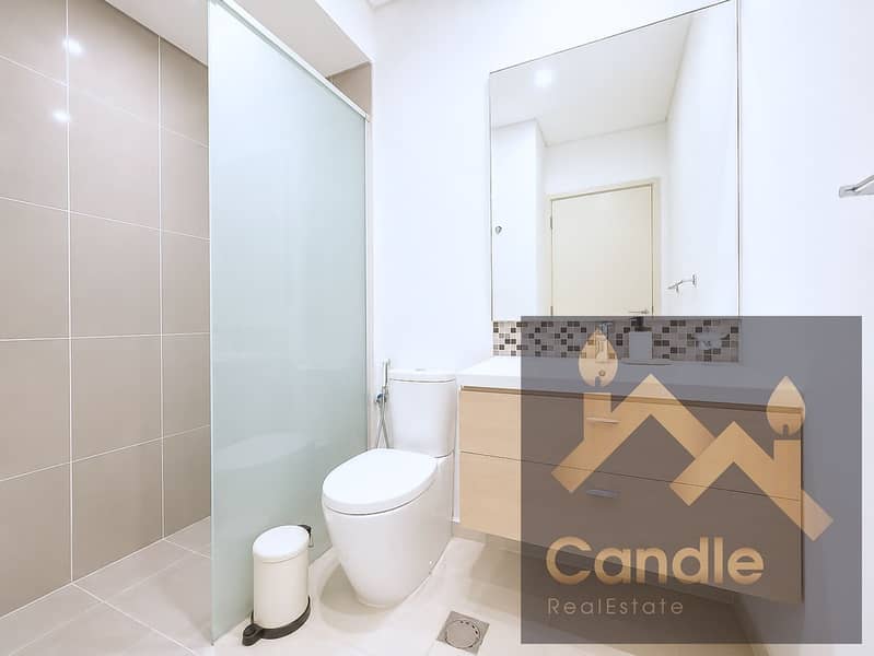 15 room2 bathroom. jpg
