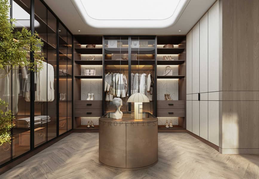 10 Walk-in Closet. jpg