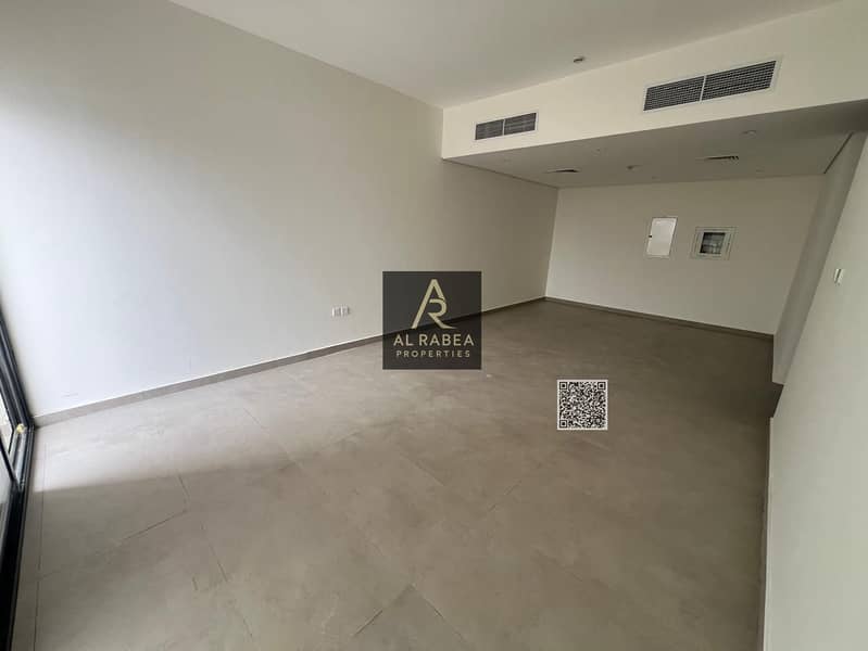 4 5cbd55f8-a5fc-4aab-9462-acaaa6b5c54f. jpg