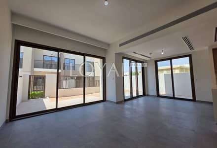 4 Bedroom Townhouse for Rent in Dubailand, Dubai - b545bfc2-f8d1-436f-8a89-b41cfd3890e4. jpg 4 Bedroom Townhouse for Rent in Dubailand, Dubai - b545bfc2-f8d1-436f-8a89-b41cfd3890e4. jpg