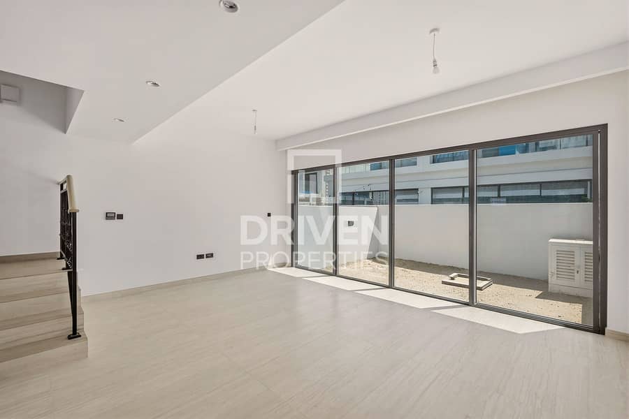 Vacant | Well Maintained | Branded New | Near Exit Vacant | Well Maintained | Branded New | Near Exit