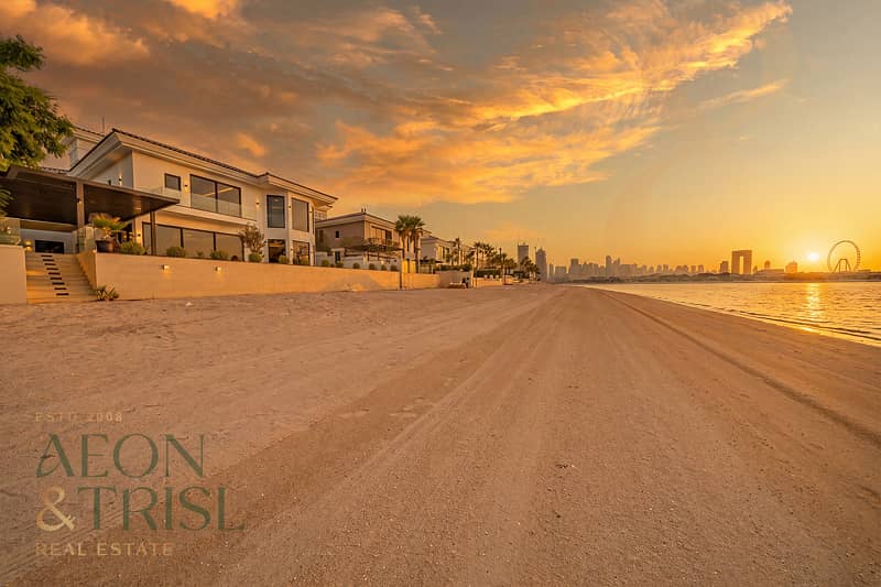 Renovated 5 Bed | Available | Direct Beach Access Renovated 5 Bed | Available | Direct Beach Access