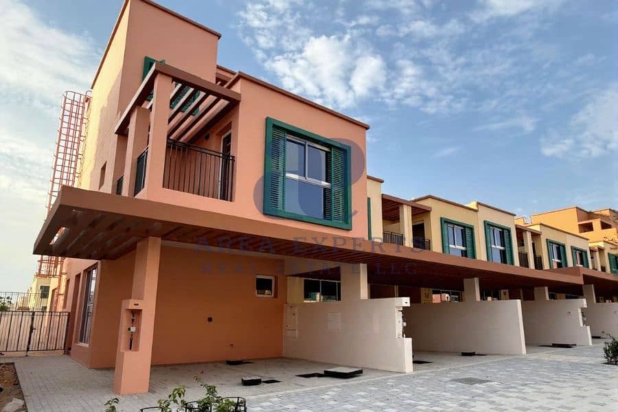 SINGLE ROW CORNER UNIT | OPPOSITE CENTRAL HUB | CLOSE TO LAGOON SINGLE ROW CORNER UNIT | OPPOSITE CENTRAL HUB | CLOSE TO LAGOON