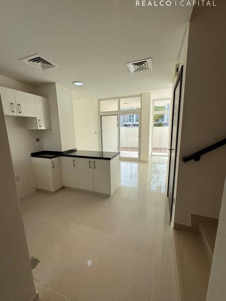Spacious corner 3 bedroom single row Spacious corner 3 bedroom single row