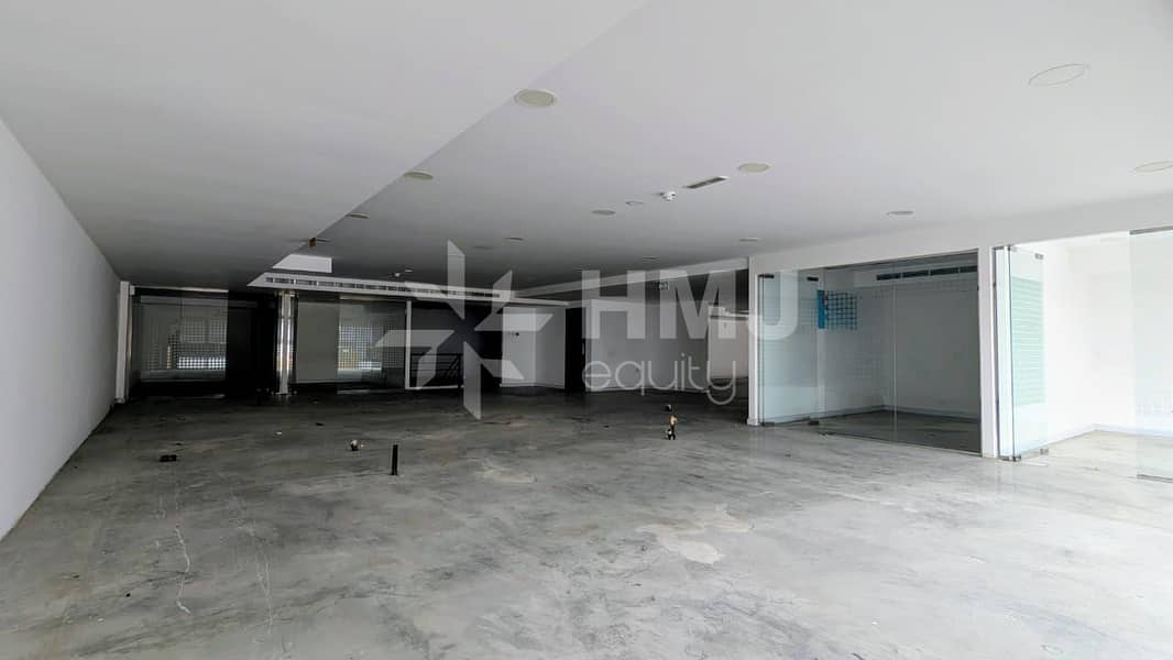 Retail Showroom | Busy Commercial Hub | Vacant Retail Showroom | Busy Commercial Hub | Vacant