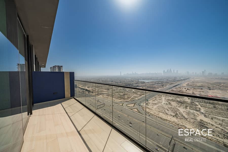 Penthouse 2BR with Skyline View and Pool Penthouse 2BR with Skyline View and Pool