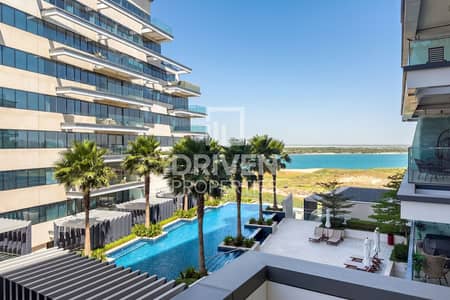 2 Bedroom Apartment for Rent in Yas Island, Abu Dhabi - Fully Furnished 2 Bedroom | Golf and Full Sea View 2 Bedroom Apartment for Rent in Yas Island, Abu Dhabi - Fully Furnished 2 Bedroom | Golf and Full Sea View