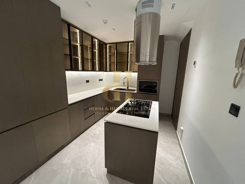 Brand new | 4 bhk + Maid room | Private elevator - Image 2