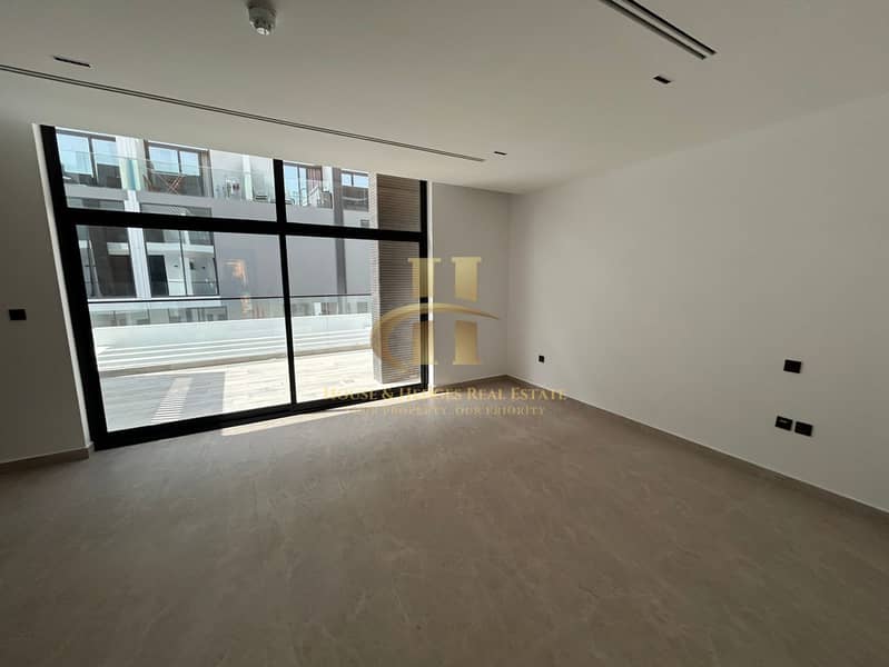 Brand new | 4 bhk + Maid room | Private elevator - Image 5