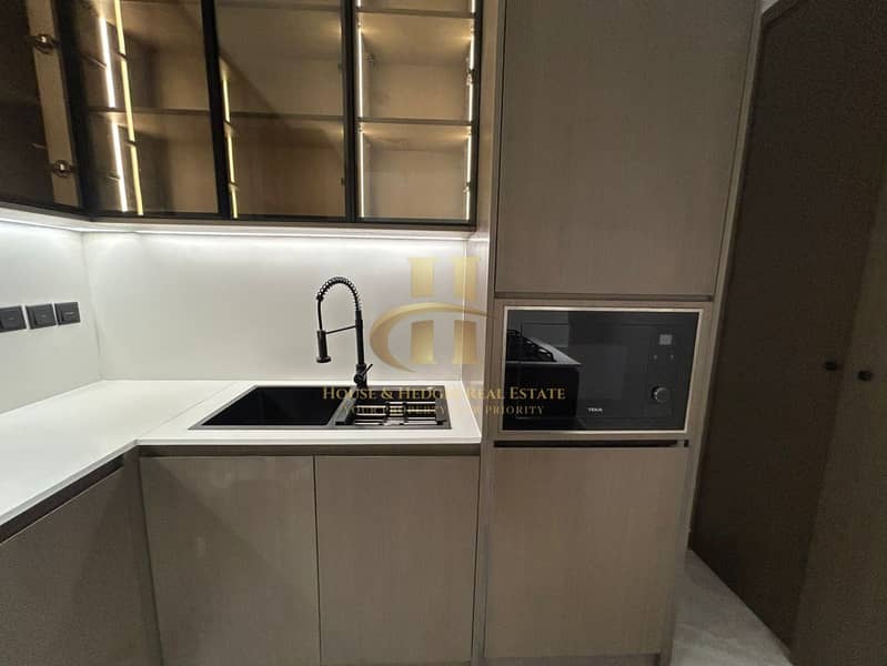Brand new | 4 bhk + Maid room | Private elevator - Image 10