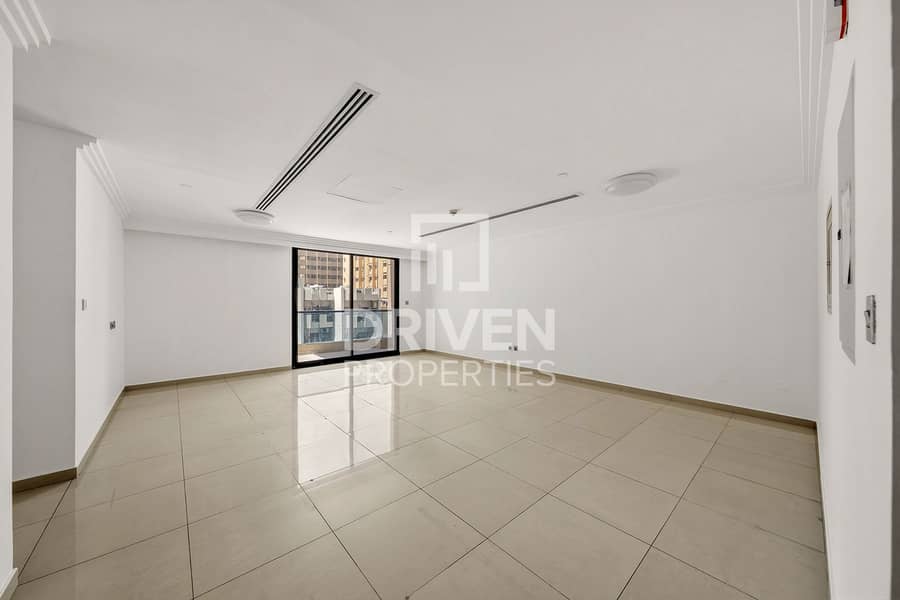 Ready to Move in | Great Layout | Close to metro Ready to Move in | Great Layout | Close to metro