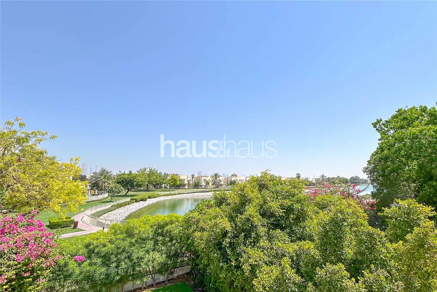 Well maintained 4E | Lake View | Upgraded Kitchen Well maintained 4E | Lake View | Upgraded Kitchen