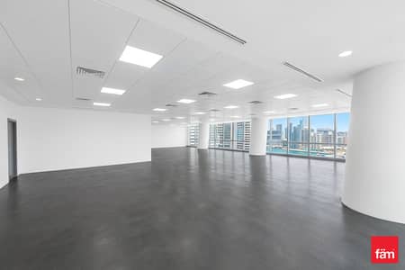 Office for Rent in Business Bay, Dubai - Semi Fitted | High Floor | Community Expert Office for Rent in Business Bay, Dubai - Semi Fitted | High Floor | Community Expert