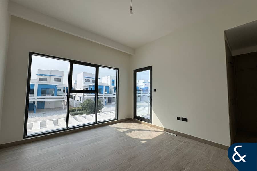 Single Row | Park Facing | 4 Bd | Neg. Cheque Single Row | Park Facing | 4 Bd | Neg. Cheque