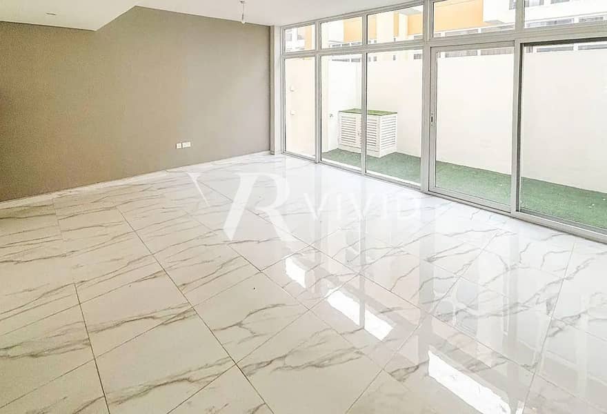 Vacant August | Quiet Street | B2B Vacant August | Quiet Street | B2B