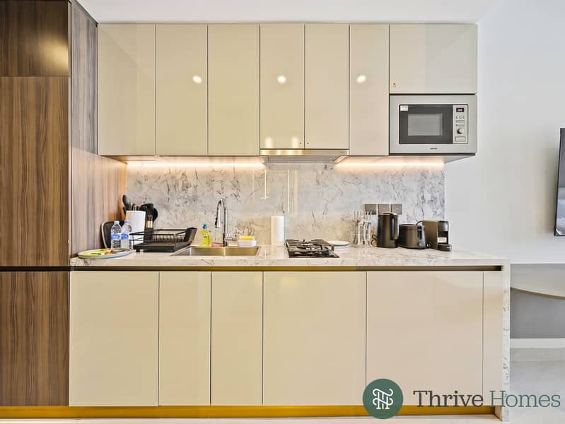SUMMER DEAL! Bright Studio | Spacious Layout - Image 3