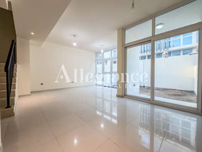 3 habitaciones Villa para en Alquiler en DAMAC Hills 2 (Akoya by DAMAC), Dubai - Villa en DAMAC Hills 2 (Akoya by DAMAC),Centaury, 3 dormitorios, 105000 AED - 15302417 3 habitaciones Villa para en Alquiler en DAMAC Hills 2 (Akoya by DAMAC), Dubai - Villa en DAMAC Hills 2 (Akoya by DAMAC),Centaury, 3 dormitorios, 105000 AED - 15302417