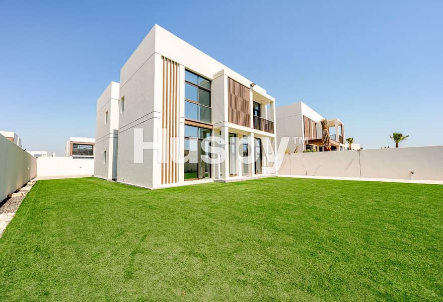 Single Row | Spacious | Private Garden Single Row | Spacious | Private Garden