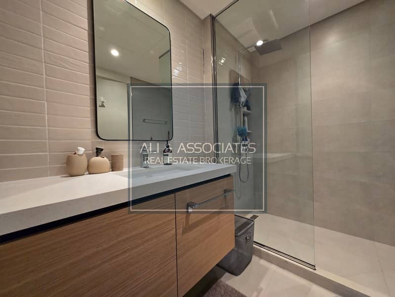 11 Master bath. jpeg