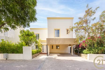 4 Schlafzimmer Villa zum zur Miete in The Lakes, Dubai - 01-Jamal _ Villa 23 Deema 1 The Lakes-2. jpg