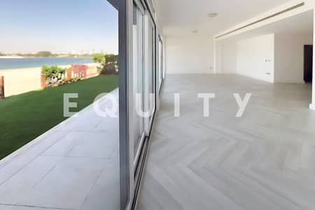 5 Bedroom Villa for Rent in Palm Jumeirah, Dubai - Semi Upgraded | G + 2 | Direct Beach Access 5 Bedroom Villa for Rent in Palm Jumeirah, Dubai - Semi Upgraded | G + 2 | Direct Beach Access