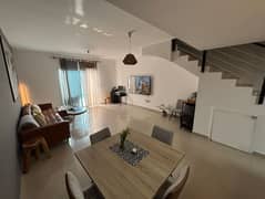 SPACIOUS SINGLE ROW 3BR VILLA BIG GARDEN BOOK NOW