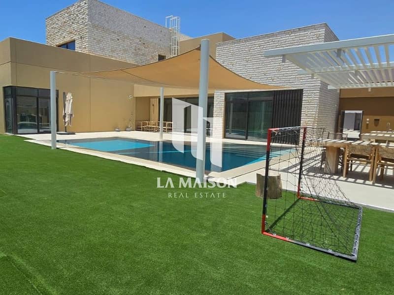 Single Row | Corner | 4BR with Pool and GYM - Image 2