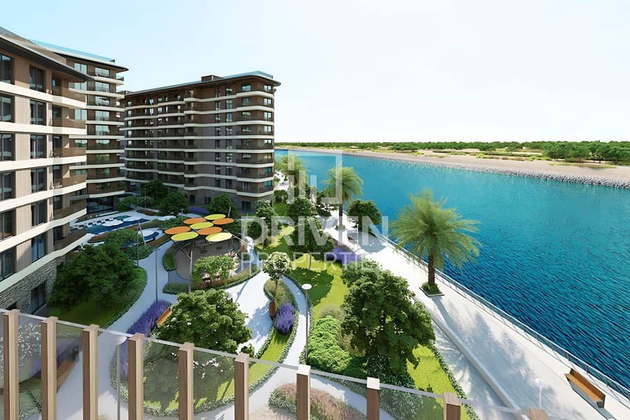 Luxurious 2 Bedrooms Waterfront Living | Good ROI Luxurious 2 Bedrooms Waterfront Living | Good ROI