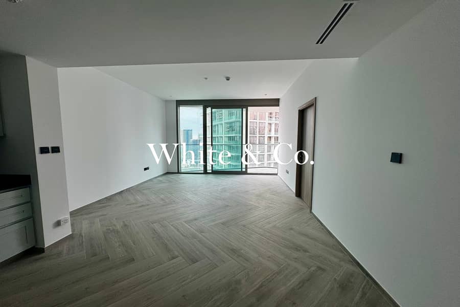 Canal Views | Vacant now | Luxury Living Canal Views | Vacant now | Luxury Living